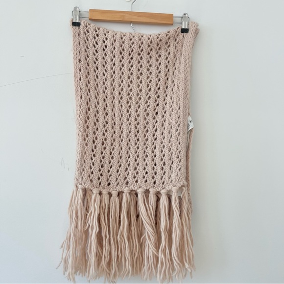 NWT Abercrombie and Fitch Light Pink Blush Knitted Fringe Scarf Long Wool Blend - Picture 4 of 8